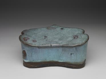 图片[2]-Ruyi-shaped pillow with sky blue glaze and purple spots, Jun ware, Jin to Yuan dynasty, 12th – 13th century-China Archive